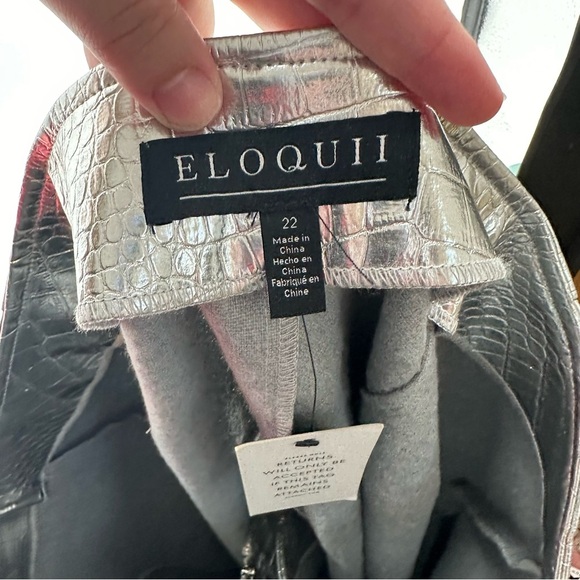 NEW Eloquii Metallic Silver Faux Leather Zip Front Skirt Size 22 - Picture 7 of 7